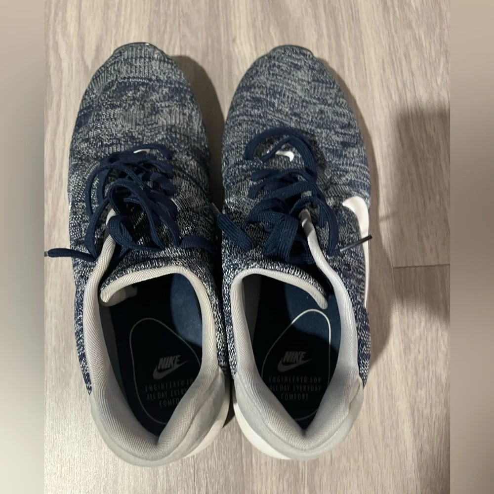 Nike Men's Blue and White Knit Sneakers size 13 - Picture 3 of 7